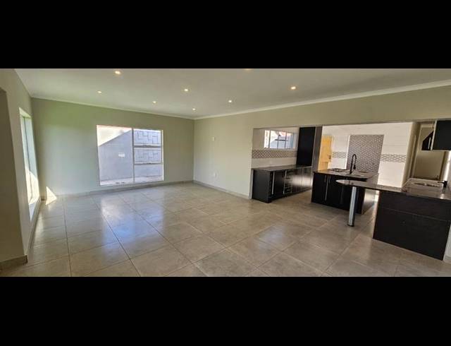 4 BEDROOM HOUSE FOR SALE IN FLORAUNA